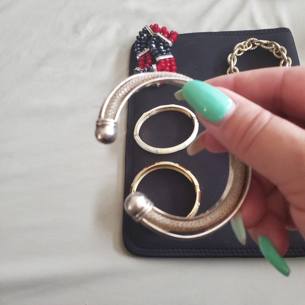 Bracelets - Picture 8 of 12